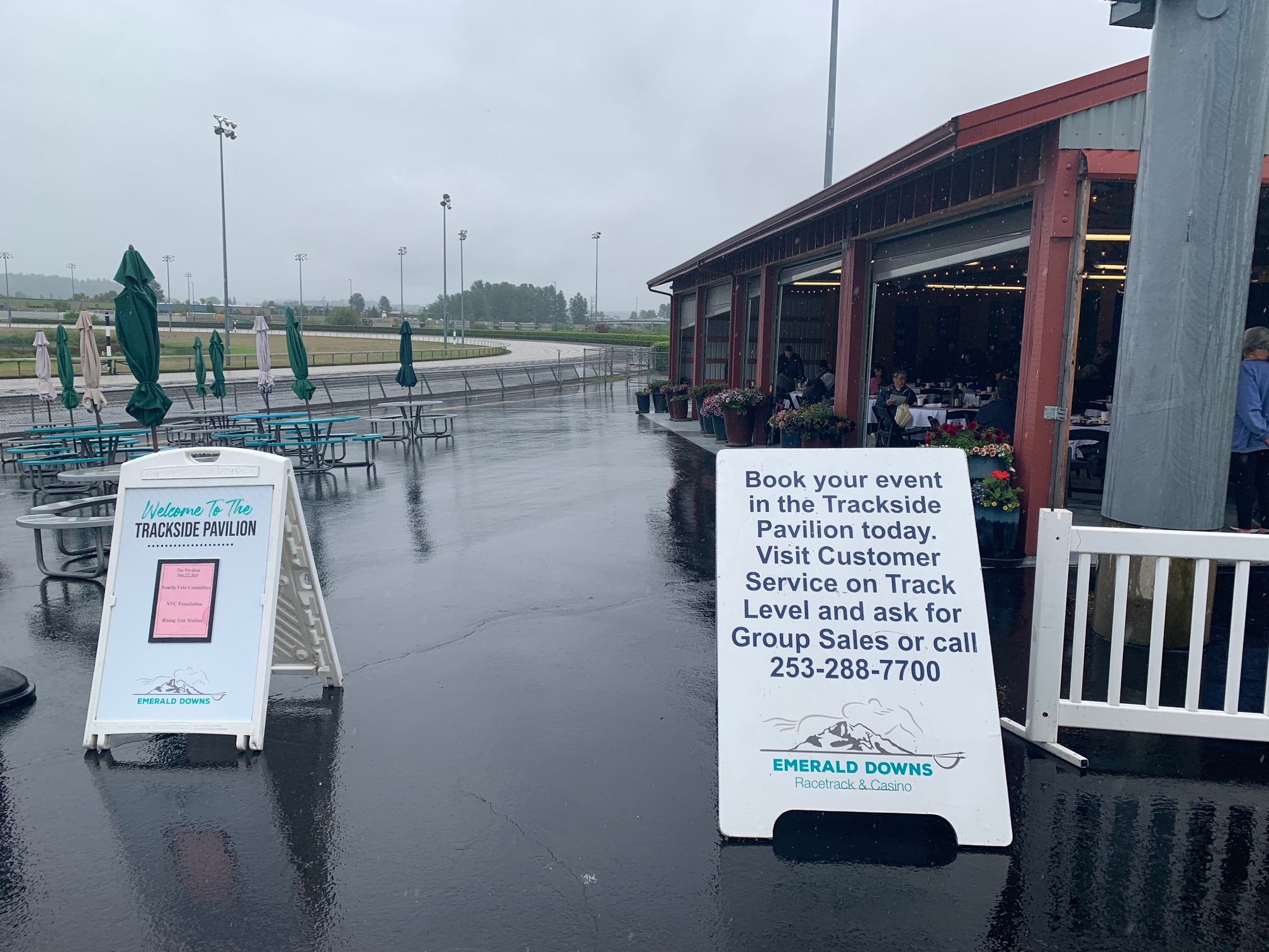 2024年　商工会　6月報告　NVC（二世退役軍人会）競馬観戦（記事は画像をクリック）